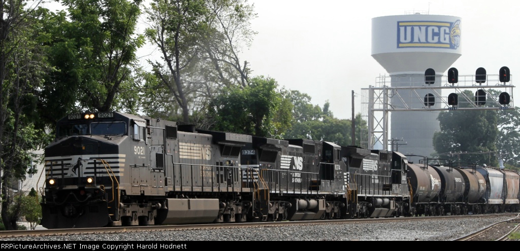 NS 9021 leads train 351